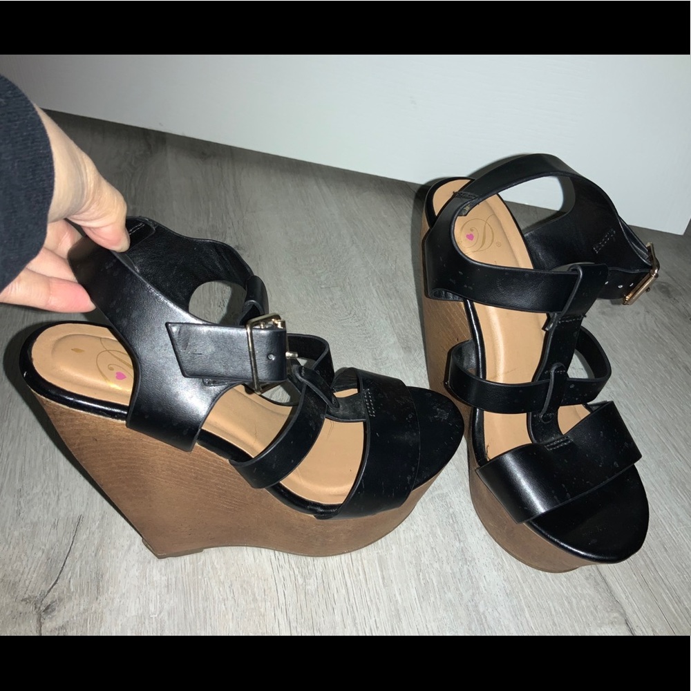 Delicious Black Wedges Heels!